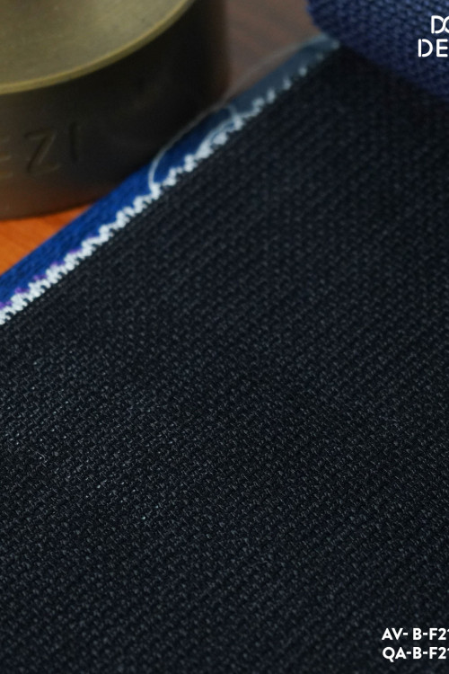 bateman-ogden-vai-den-tron