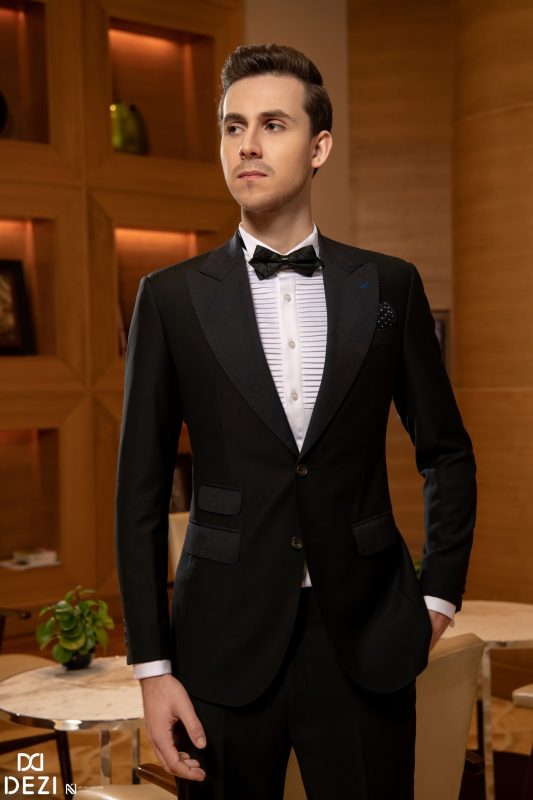 Cận cảnh Tuxedo phù hợp với các quý ông trong các sự kiện thực sự trang trọng